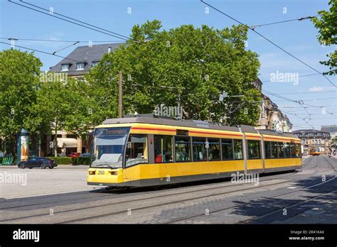 Karlsruhe Deutschland 30 Juni 2022 Straßenbahn Tram vom Typ GT6