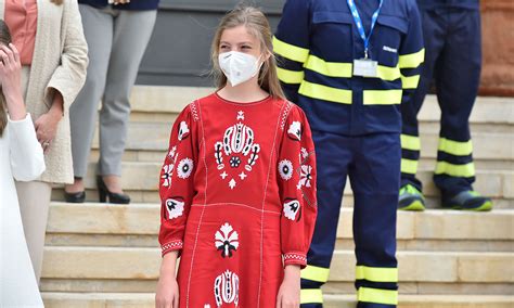 La Infanta Sof A Sorprendi Con Este Vestido Bordado De Sfera Que Puede