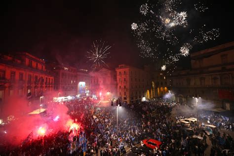 Las mejores imágenes de la noche de festejos en Nápoles por el Scudetto