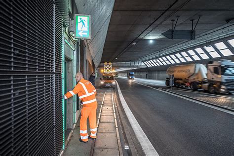 Türen öffnen In der Autobahn Einhausung bei Hösbach