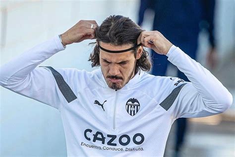 Valencia Cf El Valencia Espera Al Nuevo Cavani Las Claves Del