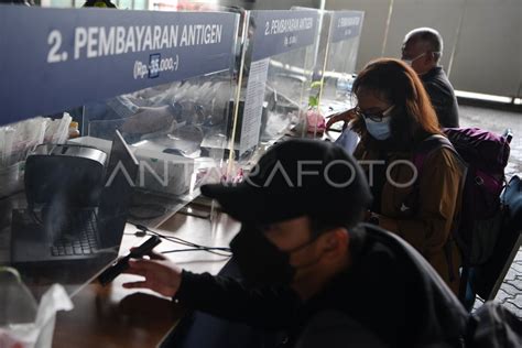 PENURUNAN HARGA TES ANTIGEN DI STASIUN KA ANTARA Foto