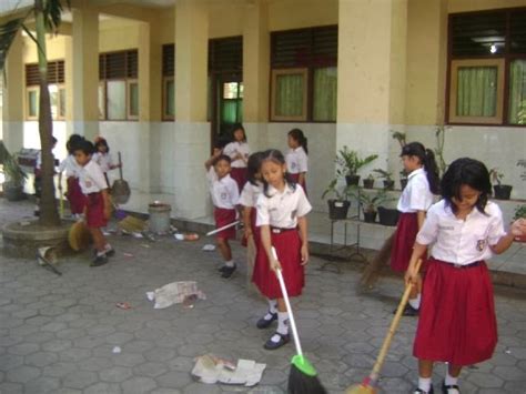 Gambar Tentang Kebersihan Lingkungan Sekolah | BIDIKMISI