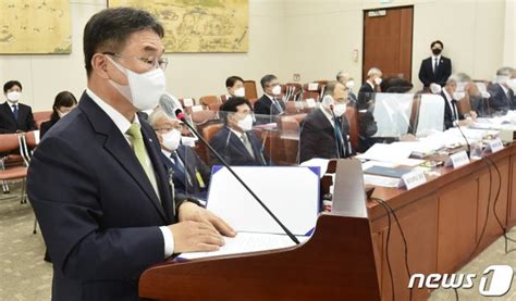 국감 업무보고하는 권순기 경상국립대 총장 네이트 뉴스