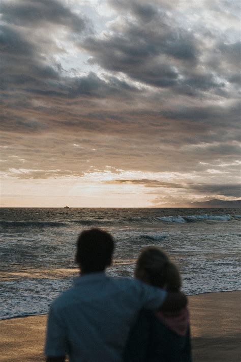 Young couple hugging at the beach | Premium Photo - rawpixel