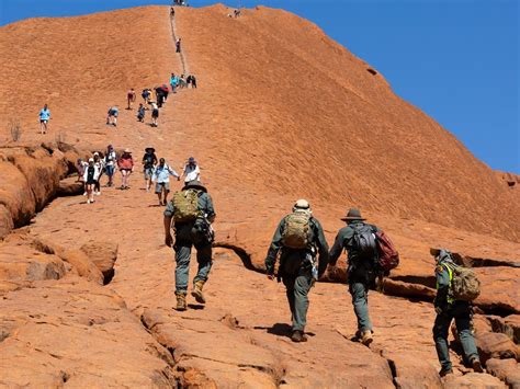 Uluru Climb Close Picture Gallery Of The Last Days Of The Uluru Climb