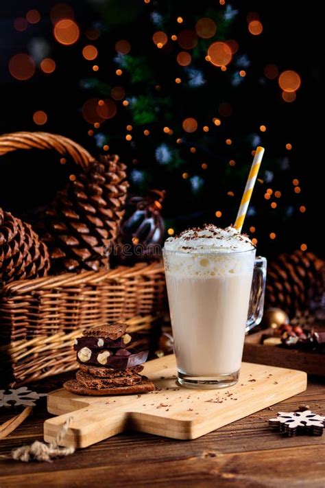 Bevanda Della Cioccolata Calda Con Panna Montata Composizione