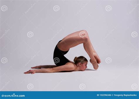 Beautifull Flexible Blonde Girl Posing Gymnastics Stock Image