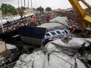 El Pelú Un choque de tren en India deja 60 muertos