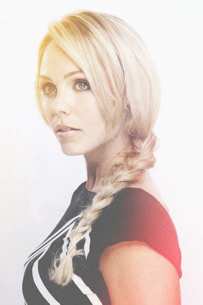 Pin By Newton On Laura Vandervoort Laura Vandervoort Laura Celebrities