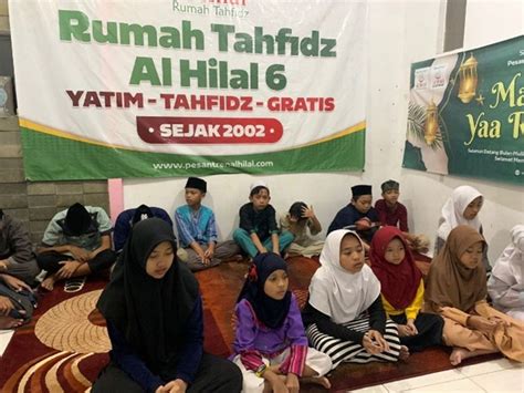 Rutinitas Malam Jumat Santri Pondok Pesantren Al Hilal