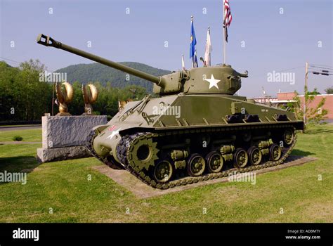 La Segunda Guerra Mundial Tanque Sherman En La Pantalla Fotografía De Stock Alamy