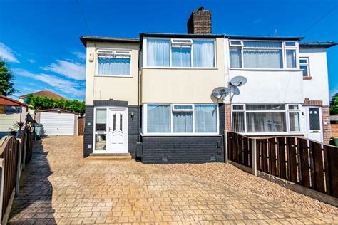 Southleigh Gardens Leeds 3 Bed Semi Detached House For Sale £219 995