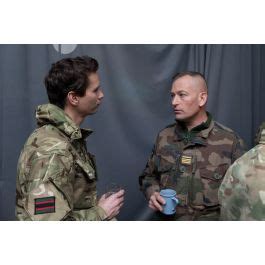 Imagesd Fense Le Lieutenant Colonel Andrew Ridland Discute Avec Un