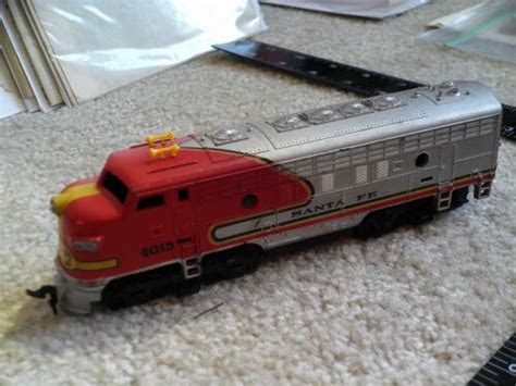 Vintage Ho Scale Tyco Mantua Santa Fe Red 4015 Diesel Locomotive 7