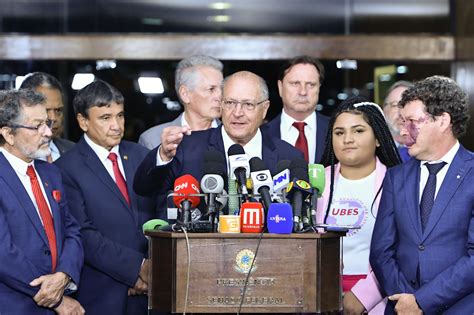 Vice presidente eleito Geraldo Alckmin envia PEC da Transição ao Senado