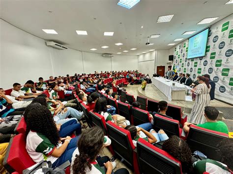 Jovens Empreendedores Estudantes De Escolas Municipais Participam De