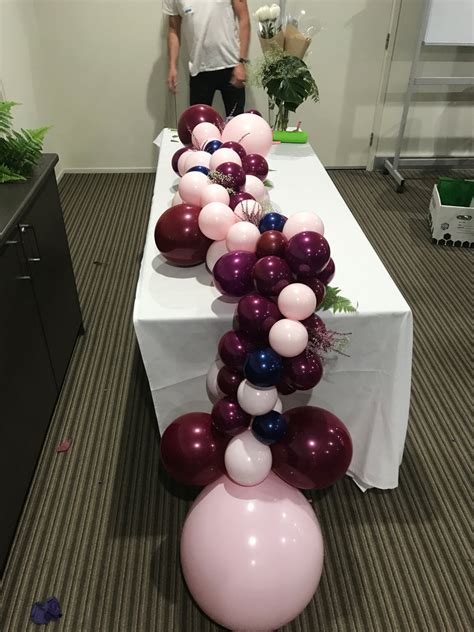 Organic Balloon Table Runner Balloon Hq