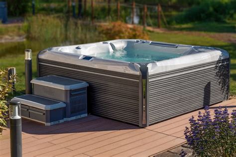 Hot Tubs For Sale Wellis America S Luxury Hot Tub Brand