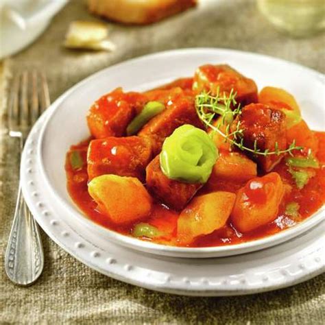 Marmitako de bonito con patatas y pimiento un guiso de pescado fácil