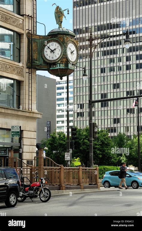 Chicago Clock Hi Res Stock Photography And Images Alamy