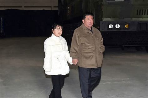 北朝鮮・金正恩総書記、「娘の写真」公開で勃発する妹・金与正氏の子供との権力闘争｜newsポストセブン