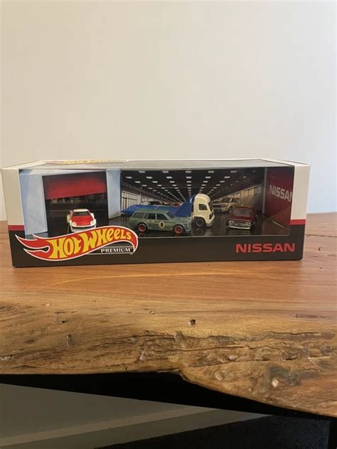 Hot Wheels Premium Nissan Garage Diorama Set Eur Picclick It