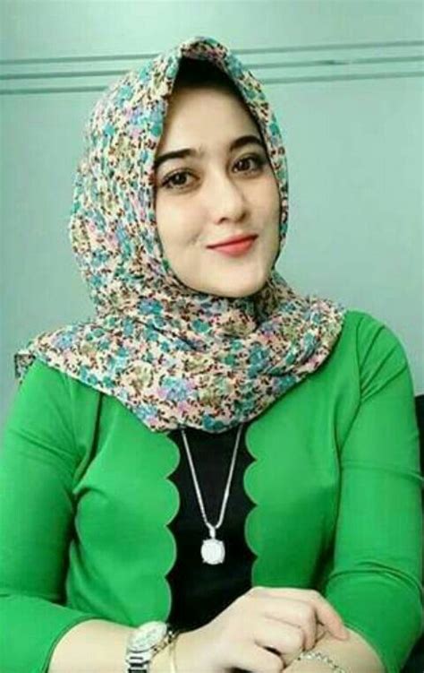 Pin Oleh Ali Kakar Di Models Gaya Hijab Wanita Cantik Model Pakaian