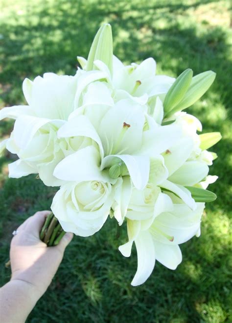 Pin By Tillies Flower Shop On White And Cream Wedding Flowers Cream