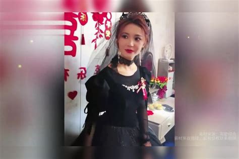 大喜之日新娘身穿黑色婚纱，十分个性美丽 吸引了宾客们眼球