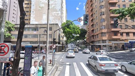 Suspeito de roubar celular de folião é morto esfaqueado em BH