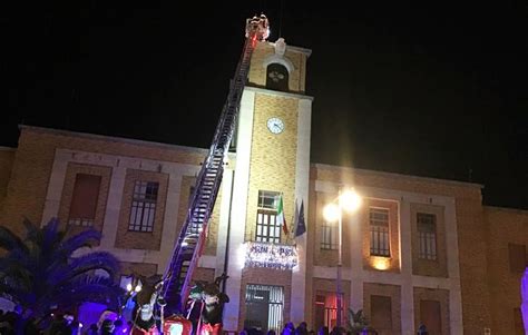 Successo A Vibo Per Larrivo Della Befana In Piazza Municipio