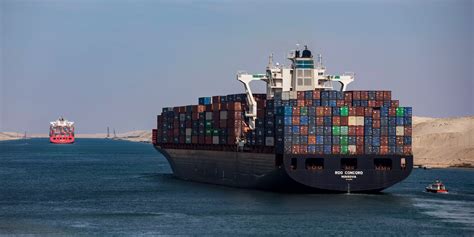 The Huge Container Ship Blocking The Suez Canal Is Still Stuck 72 Hours Later Snarling World