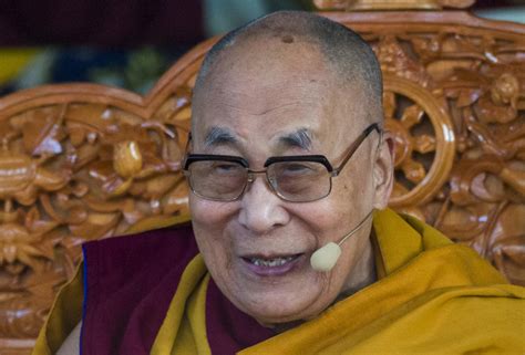 La posible explicación de chupar la lengua al Dalai Lama