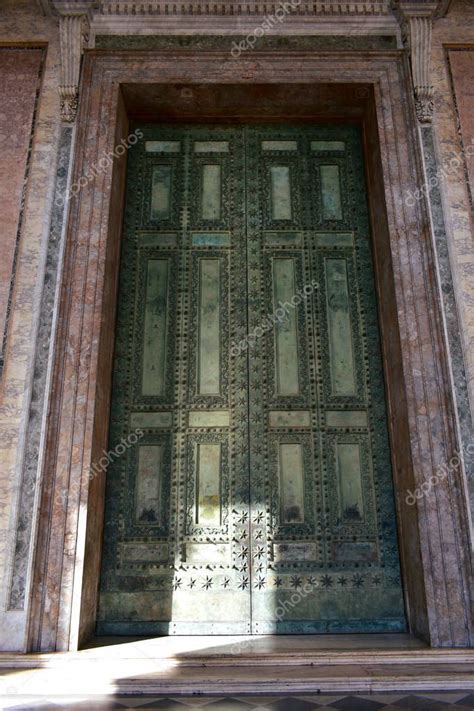 Antigua Puerta Romana De Bronce Del Senado Romano Curia Julia Todav A