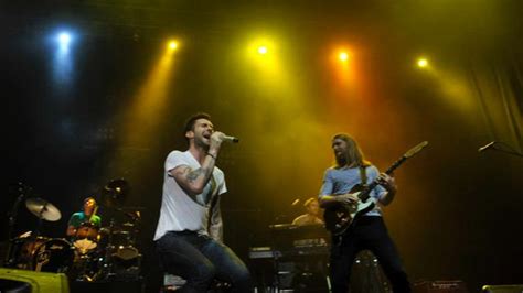 Foto Maroon 5 Batal Konser Di Jakarta