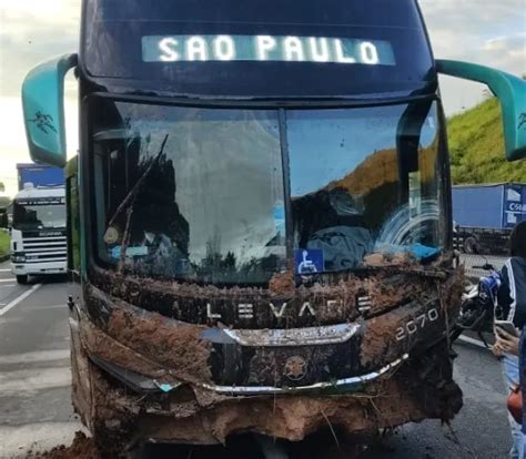 Rodovia Dutra Interditada Ap S Deslizamento De Terra Na Serra De Araras