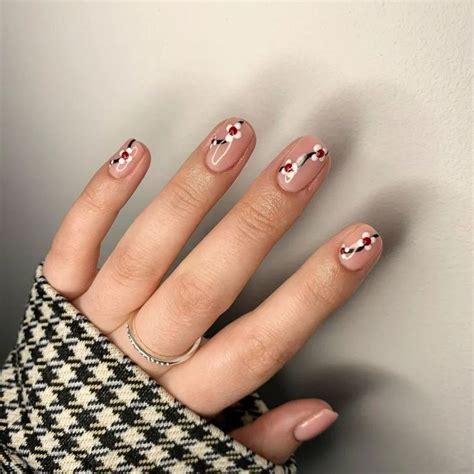 25 Simple Short Nail Ideas That Are So Stylish Morningko Glamour Nails Short Nail Manicure