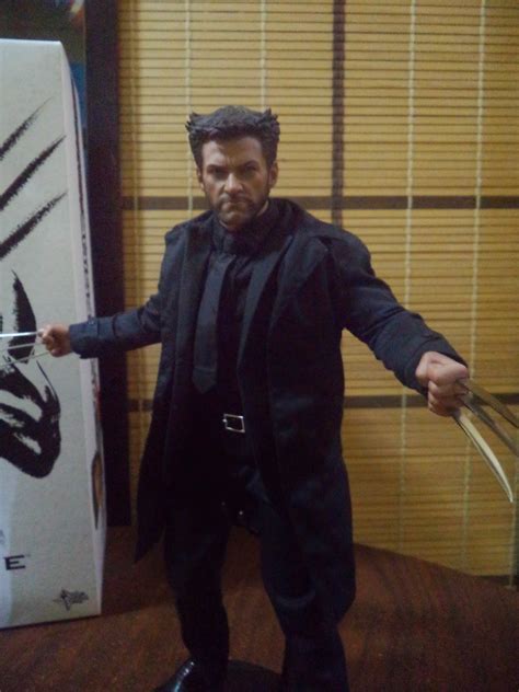 Angels And Summer Hot Toys The Wolverine Review