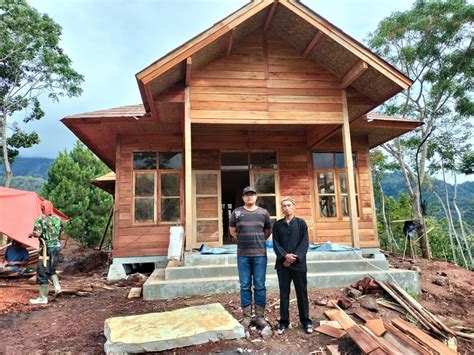 Pembangunan Rumah Ageung Fasilitas Wisata Kampung Adat Miduana Capai 95