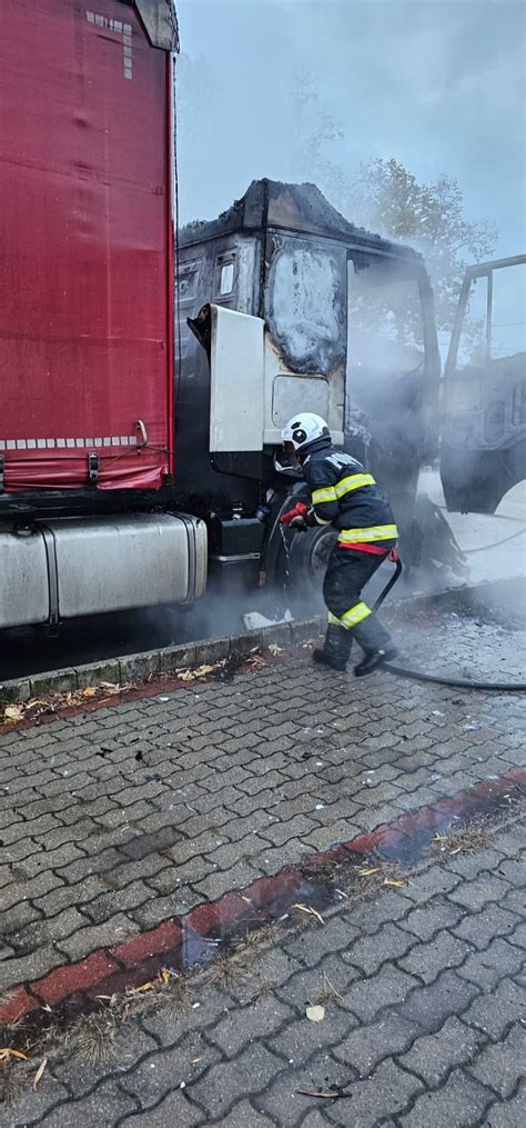 Un Tir A Luat Foc Ntr O Parcare La Zerind Aradon