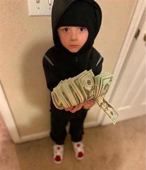 Hood Pfp In Minimalist Style For A Unique Online Presence