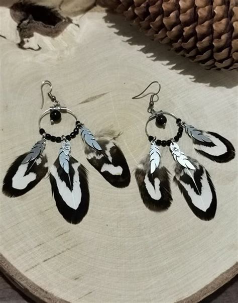 Boucles Doreilles En Plumes Naturelles Et Pierre Fine Elifa Shiva