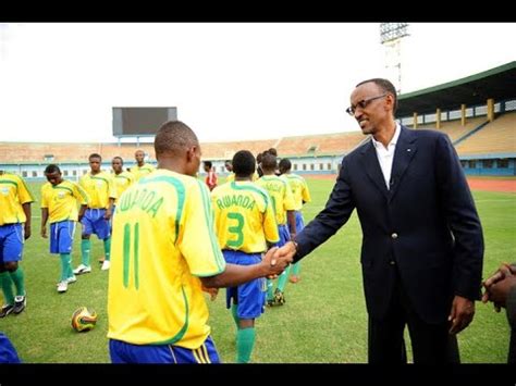 PEREZIDA KAGAME YASOBANUYE IMPAMVU ATAKIZA KUREBA UMUPIRA W AMAGURU