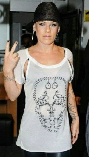 Pin By Victoria Lester On P Nk In Pink Singer Celebs Fashion