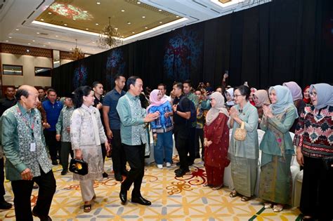 Foto Presiden Jokowi Buka Pameran Inacraft On October