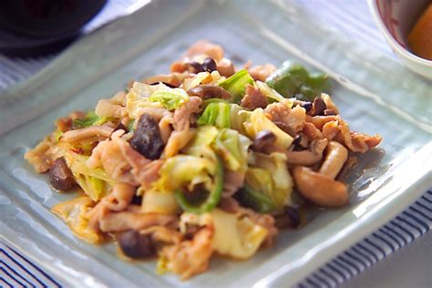 ご飯がすすむ味噌ダレで作る！豚肉とたっぷり野菜のピリ辛炒めレシピ・作り方 E・レシピ