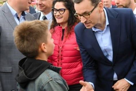 Mateusz Morawiecki opublikował mema z samym sobą Wiadomości Radio ZET