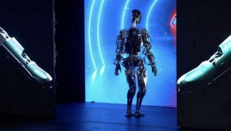 Optimus le robot humanoïde de Tesla présenté par Elon Musk