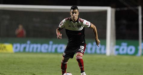 S O Paulo Rescinde Contrato Atacante Pedrinho Acusado De Agress O